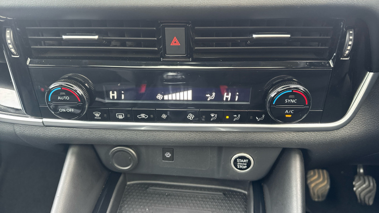 Nissan Qashqai 1.3 DiG-T MH Premiere Edition 5dr Petrol Hatchback